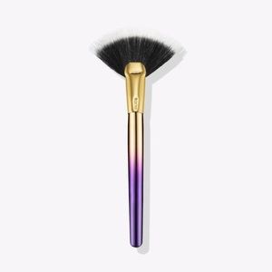 Tarte Rainforest of the Sea highlighting fan brush